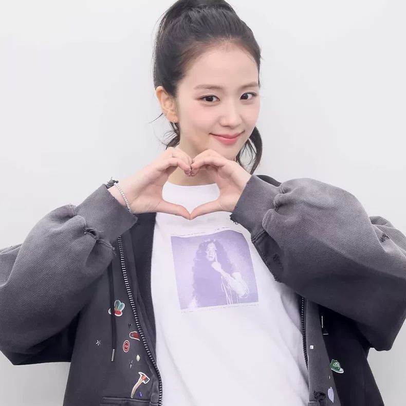 JISOO T-SHIRTS (BLACKPINK) AMORTAGE 100% COTTON